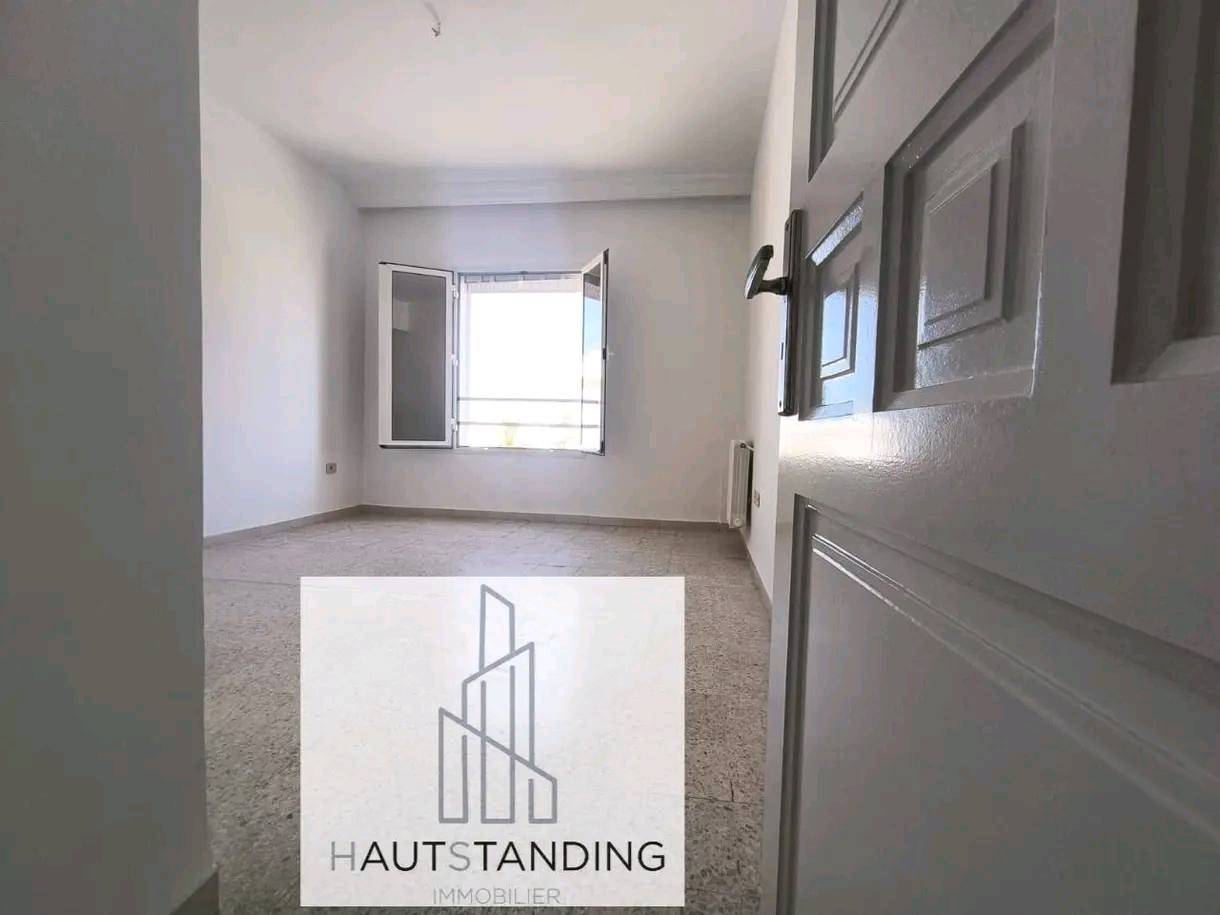 A VENDRE UN BEL Appartement S2 à Khezema EST