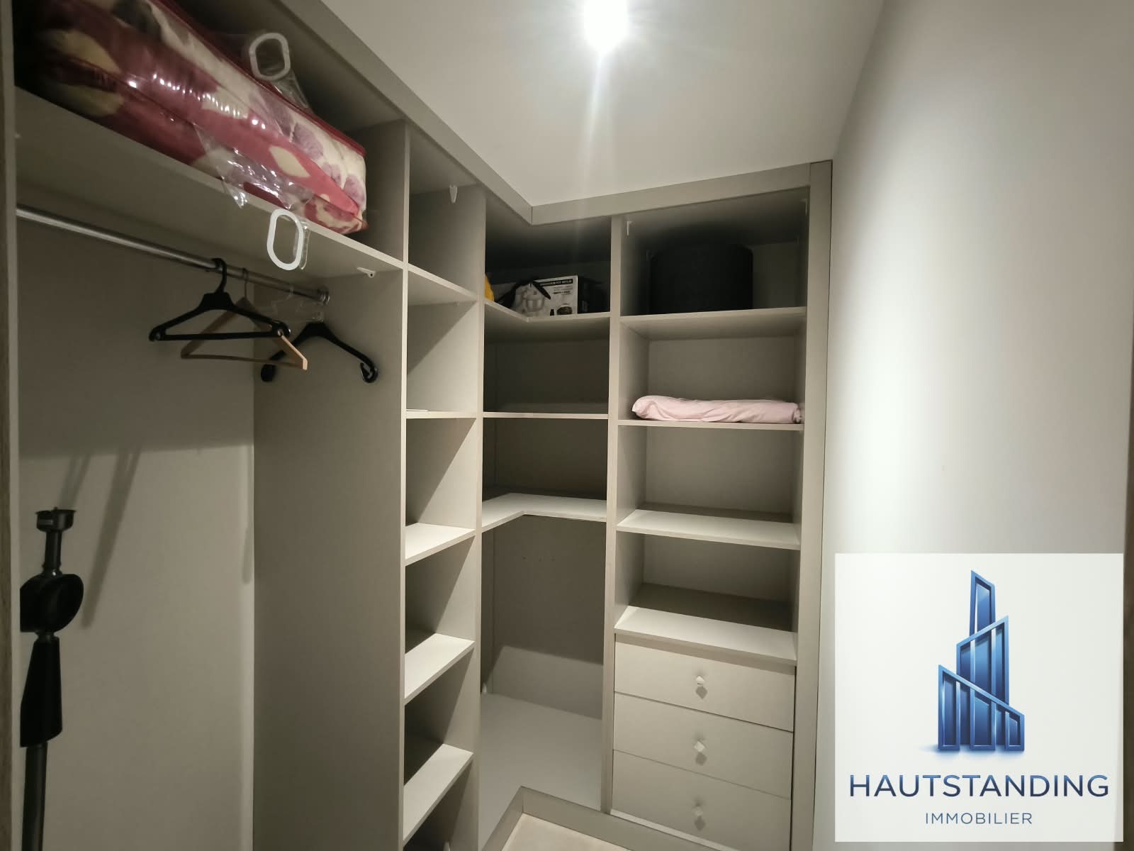 Luxueux appart S2 avec une vue imprénable sur piscines et lac